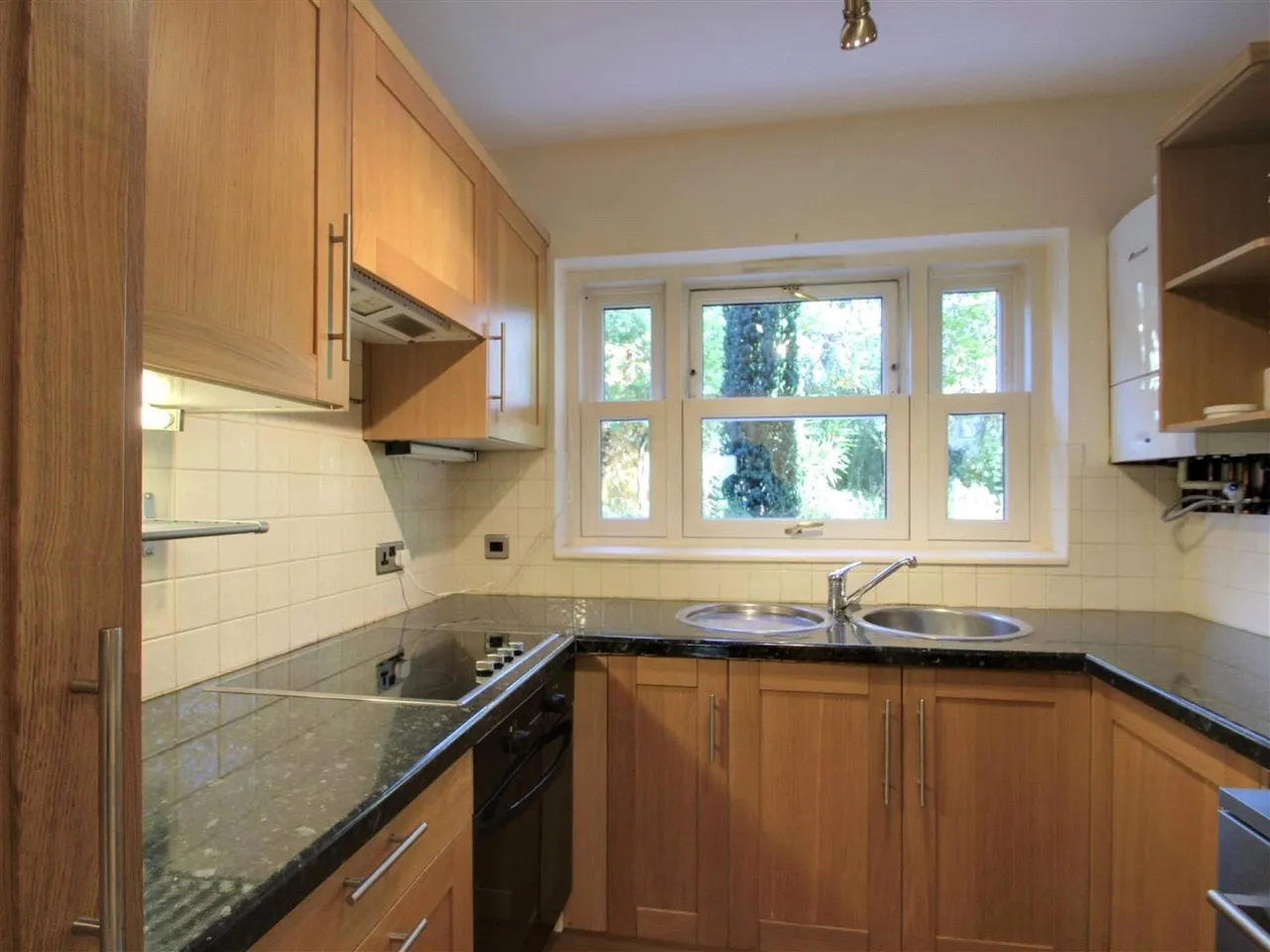 West Hill Road, London, photo 3