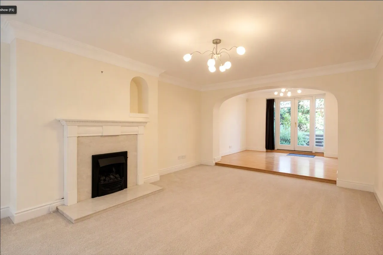 West Hill Road, London, photo 2