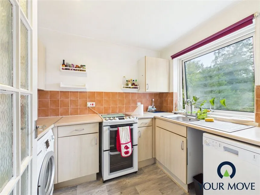 Warwick Road, Solihull, West Midlands, B92, photo 3