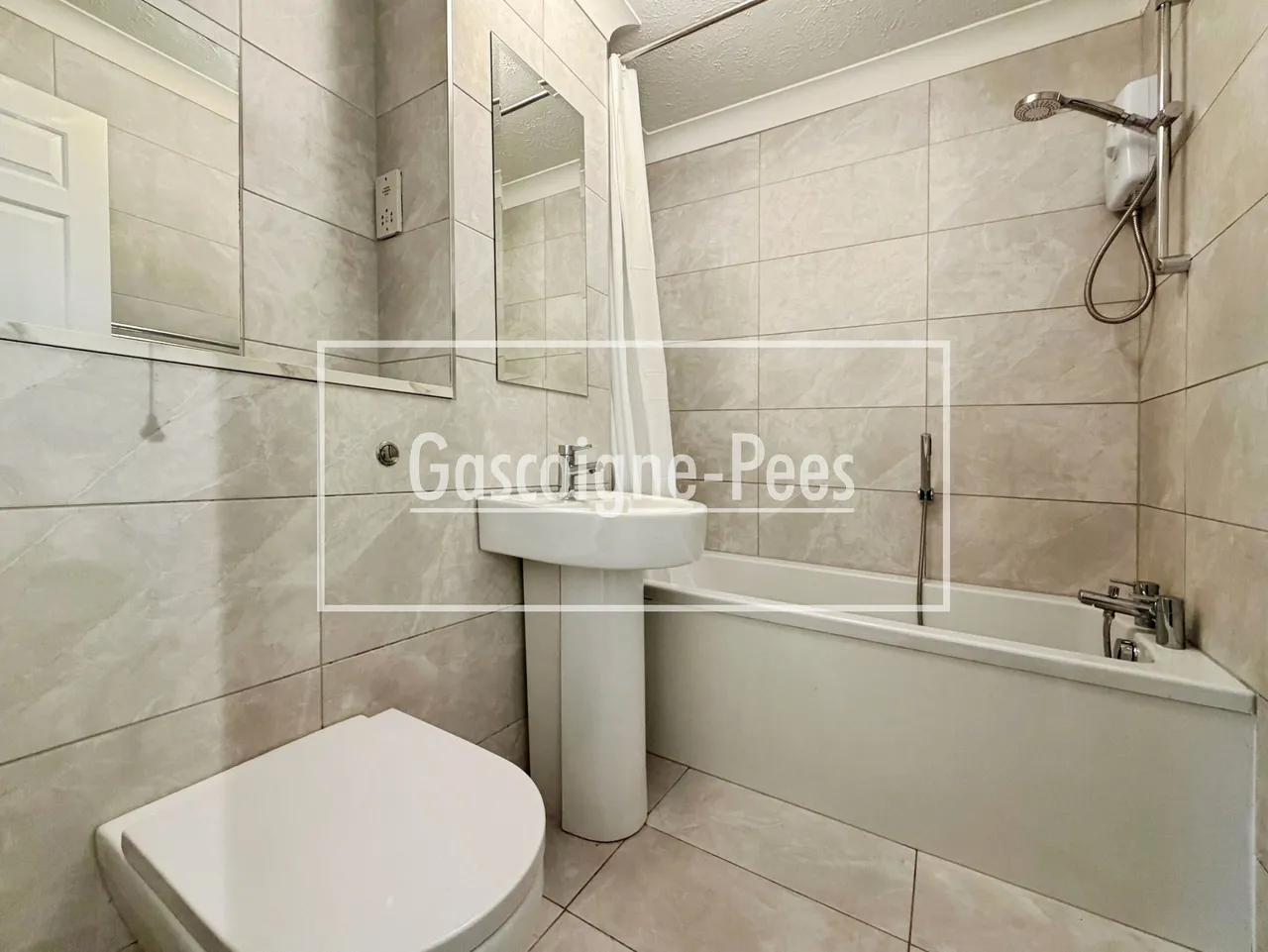 Cobham Gate, Cobham, KT11, photo 2