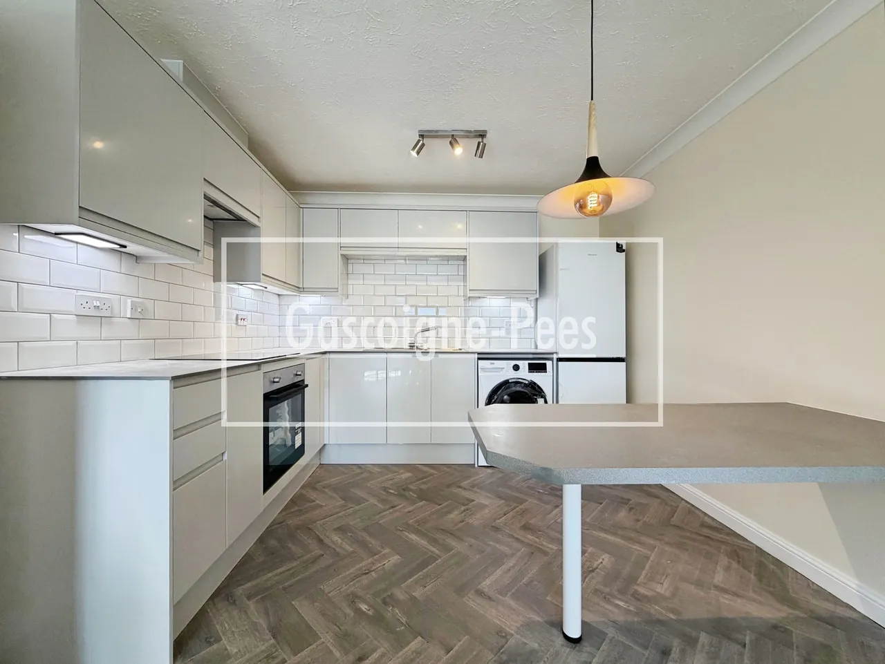 1 bed flat to rent, Cobham Gate, Cobham, KT11