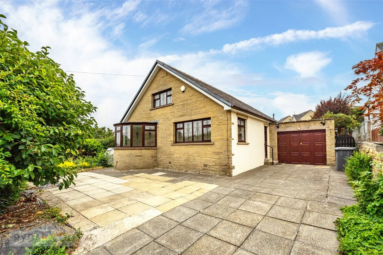 3 bed house for sale, Weatherhill Road, Birchencliffe, HD3