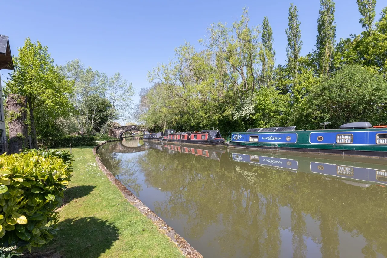 Waterside House Woodley Headland, Peartree Bridge, MK6, photo 8