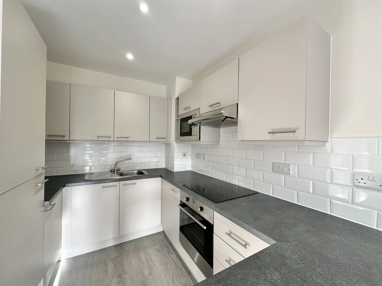 Waterside House Woodley Headland, Peartree Bridge, MK6, photo 4