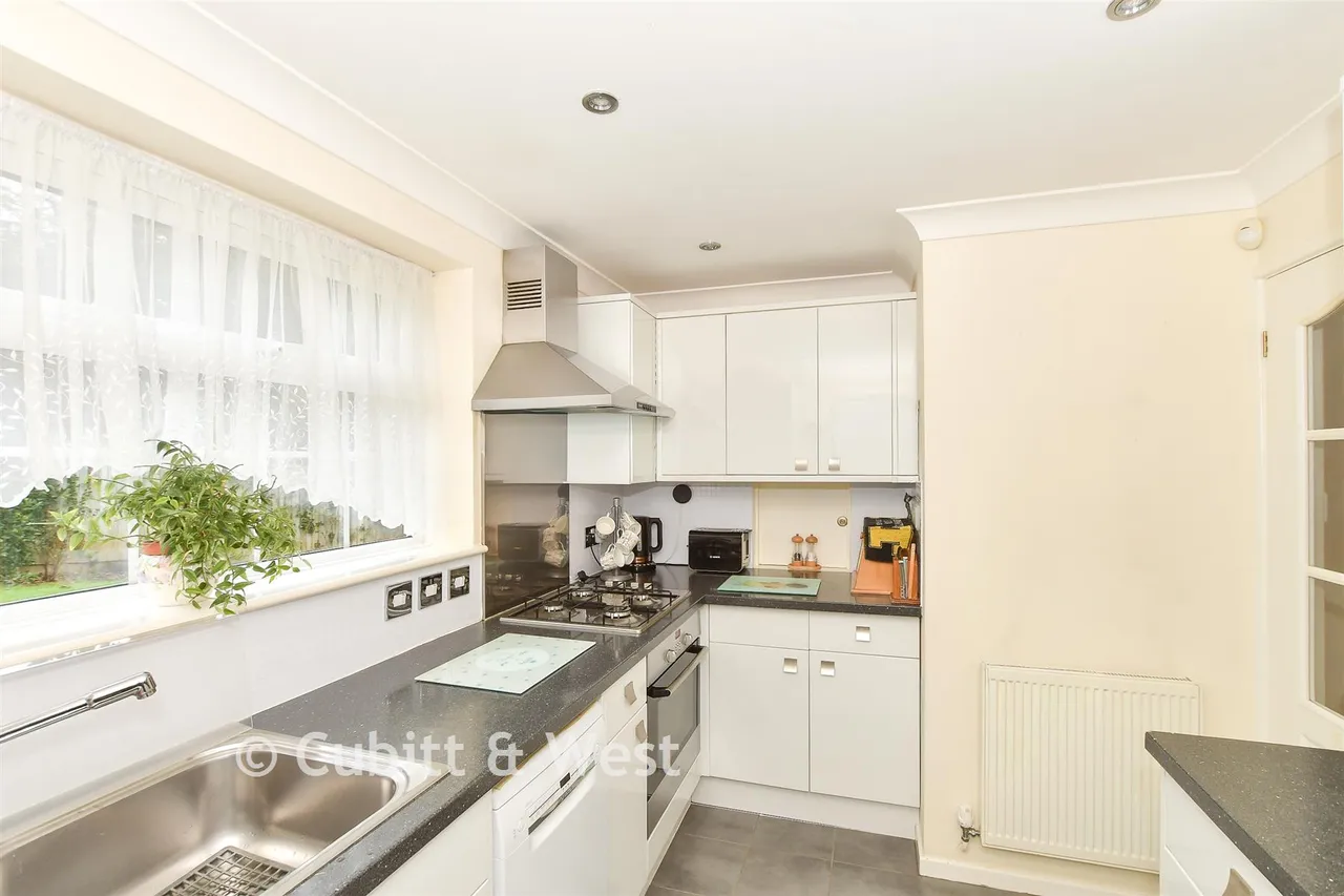 Cissbury Hill, Crawley, RH11, photo 4