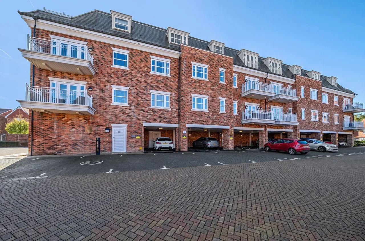 Pyestock Way, GU51, photo 12