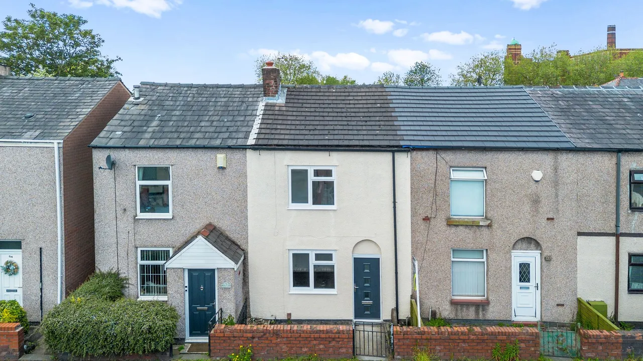 2 bed house for sale — Warrington Road, Leigh, Leigh, WN7 3EB