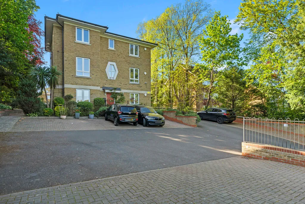 2 bed flat for sale — Tupwood Lane, Caterham CR3 6DA