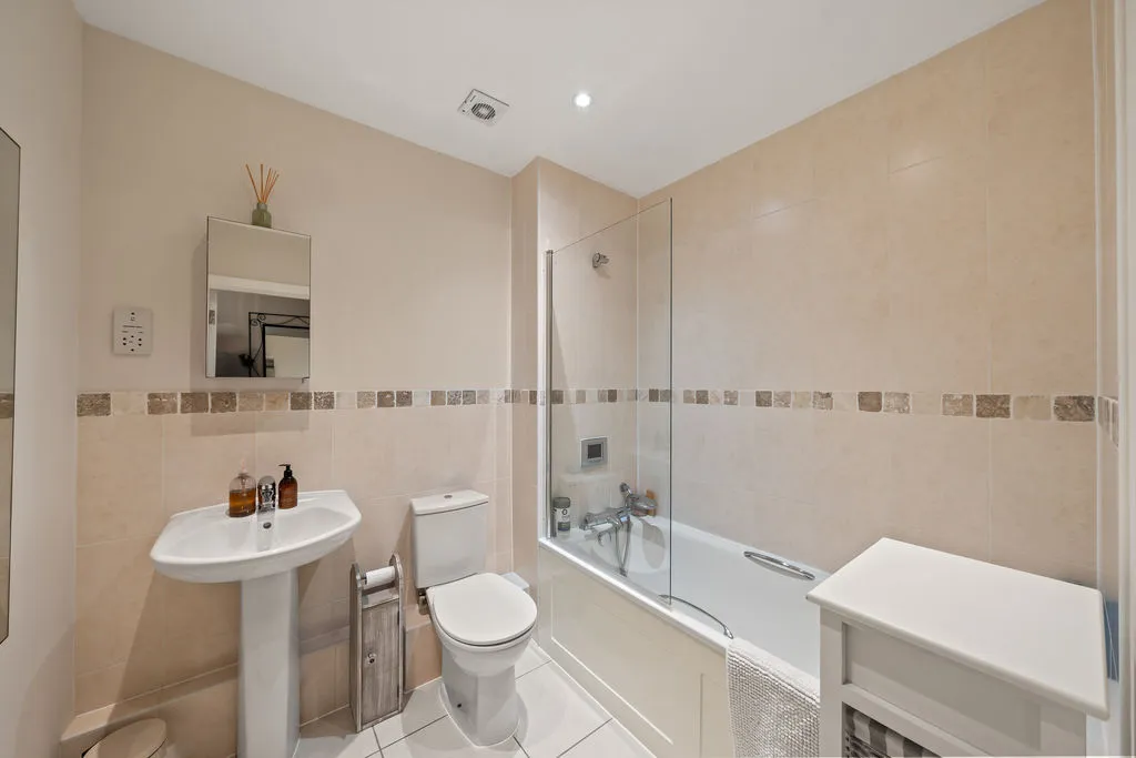 Tupwood Lane, Caterham CR3 6DA, photo 10