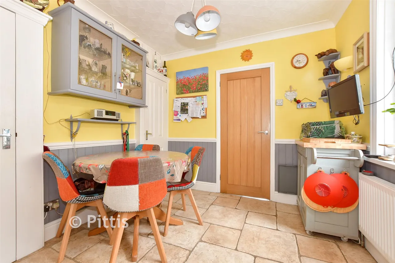 Denness Road, Sandown, PO36, photo 4