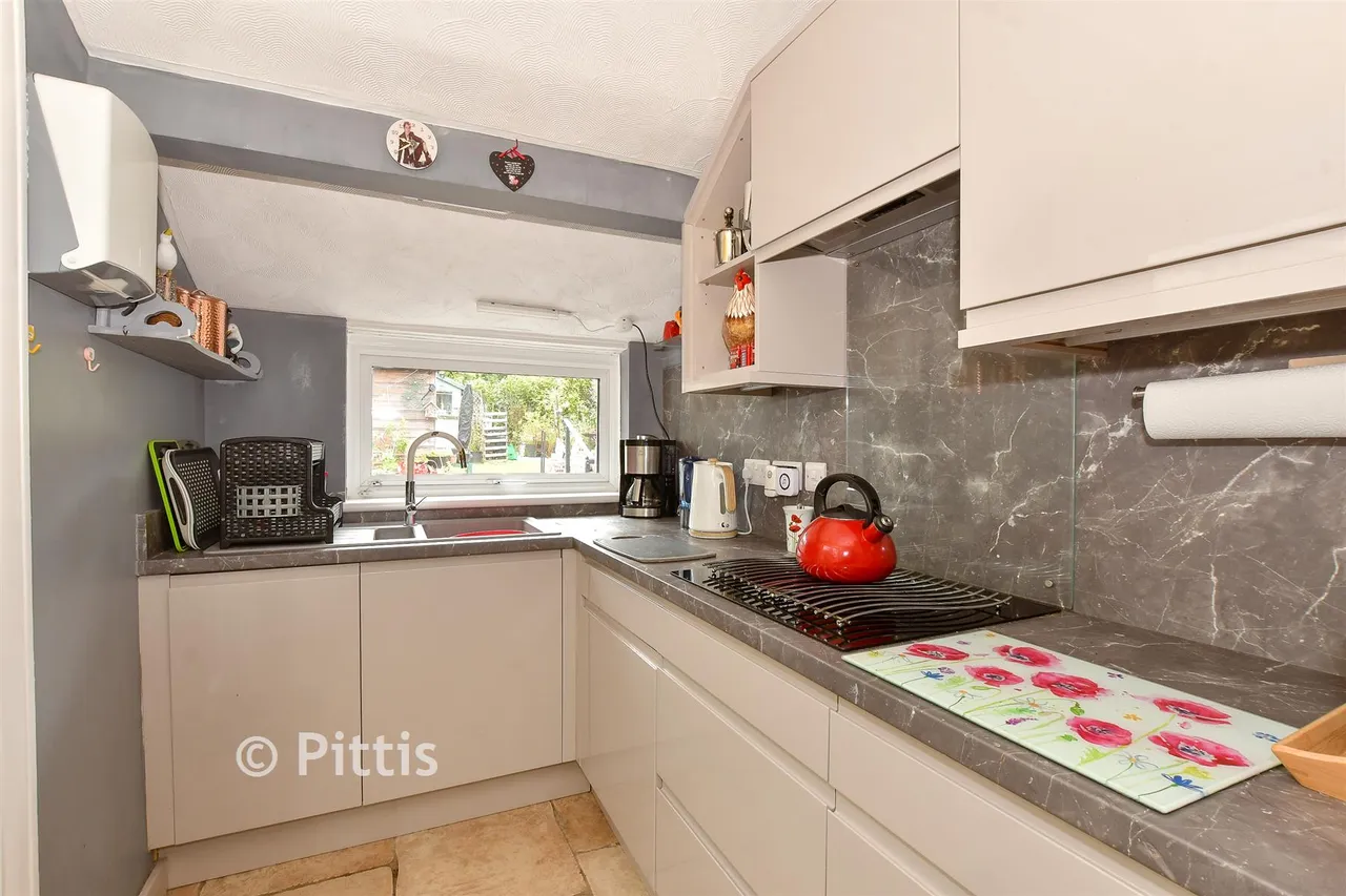 Denness Road, Sandown, PO36, photo 3