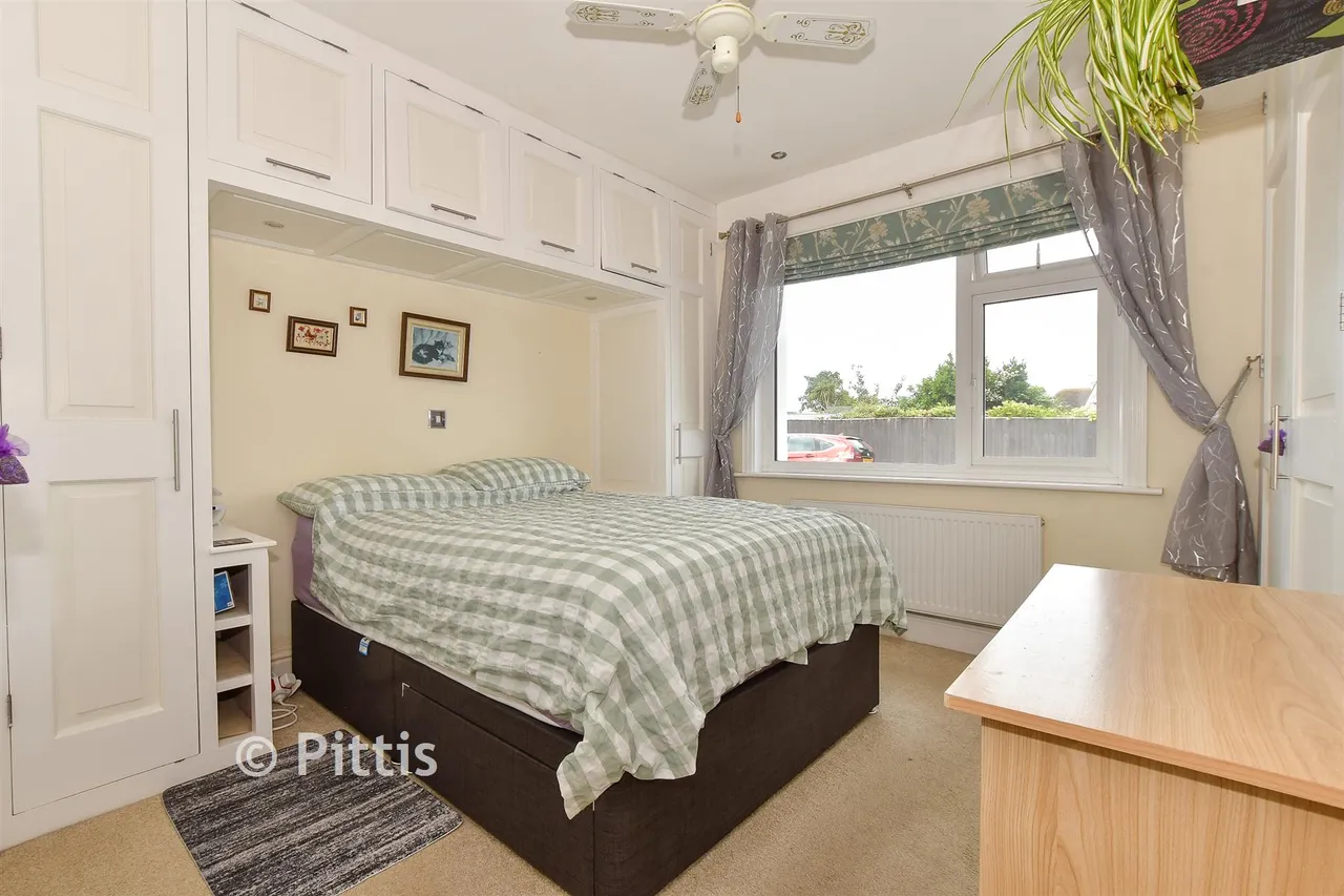 Denness Road, Sandown, PO36, photo 7