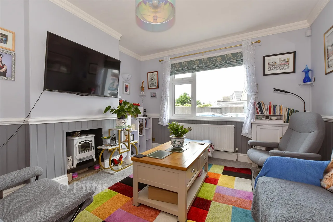 Denness Road, Sandown, PO36, photo 2