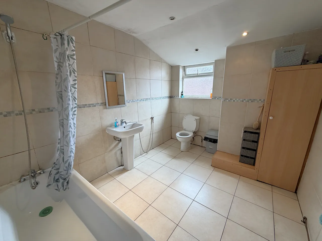 Broom Lane, Levenshulme, M19, photo 5