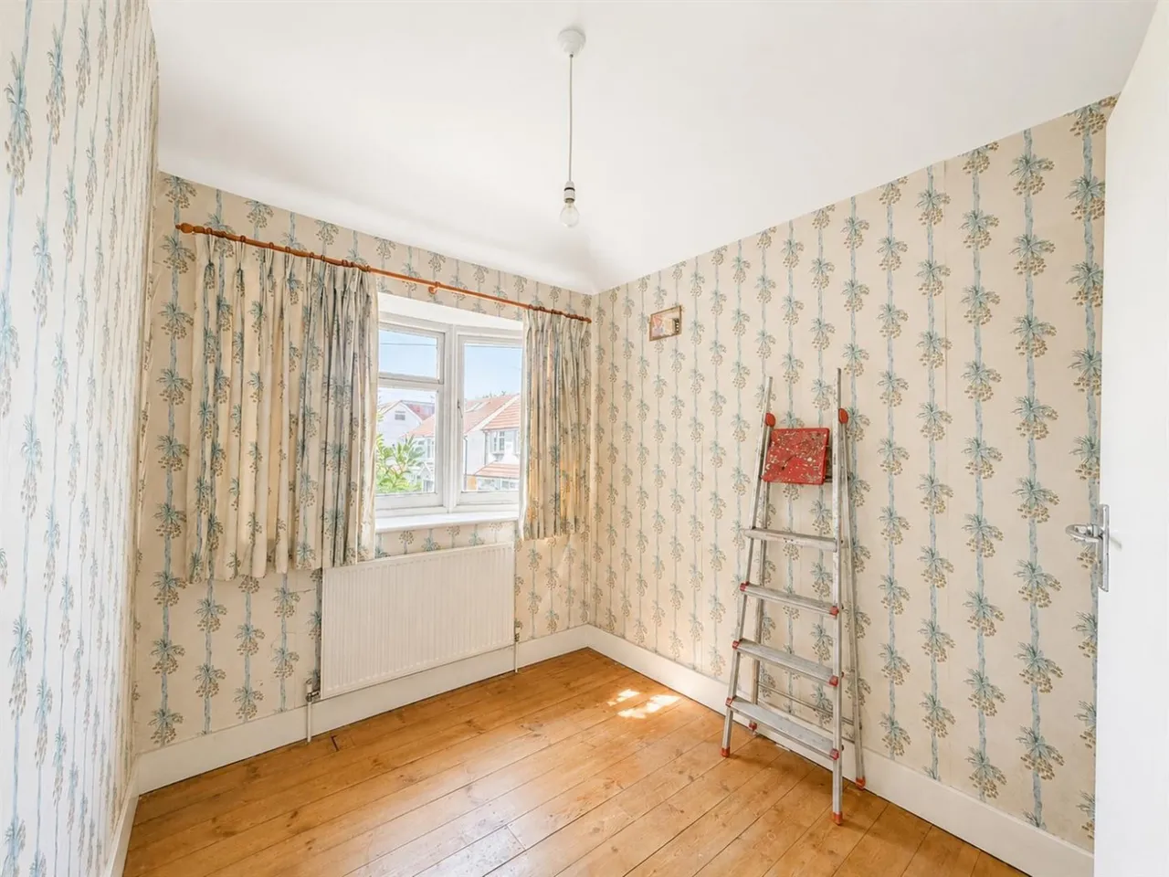 Semi-Detached For SaleOxford Avenue, Heston, TW5, photo 11
