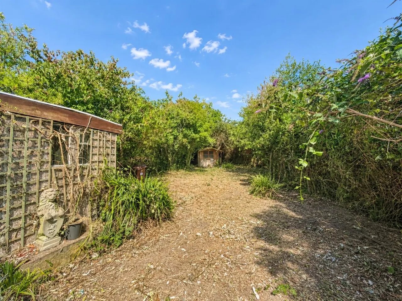 Semi-Detached For SaleOxford Avenue, Heston, TW5, photo 10