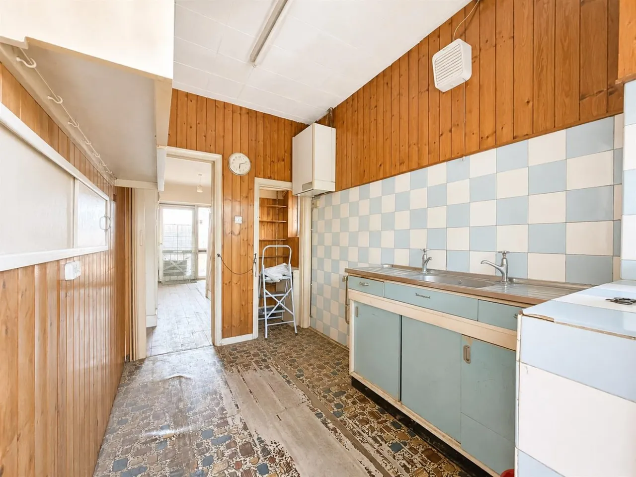 Semi-Detached For SaleOxford Avenue, Heston, TW5, photo 4