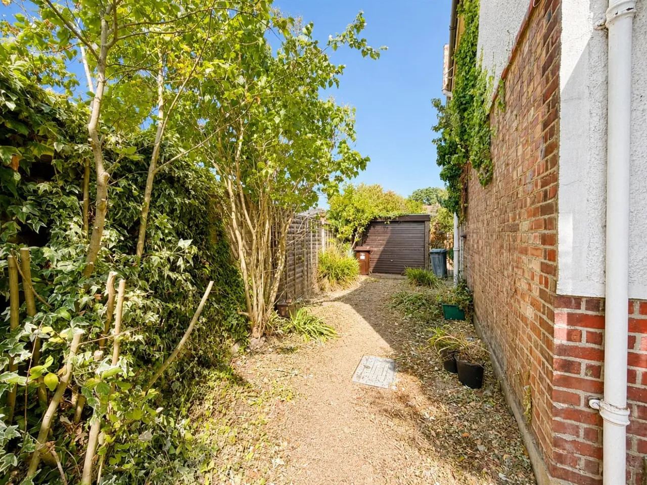 Semi-Detached For SaleOxford Avenue, Heston, TW5, photo 12