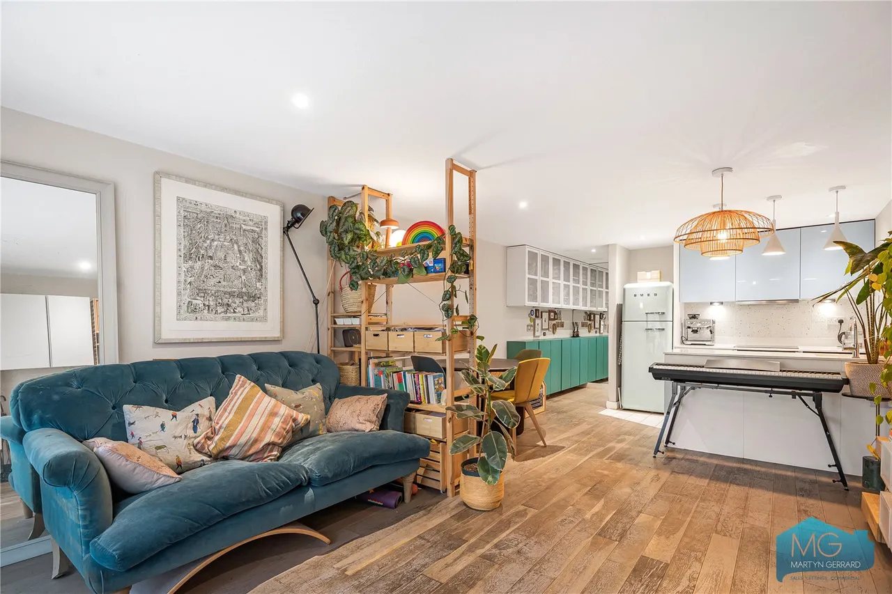 2 bed flat for sale, Sherborne Street, London, N1