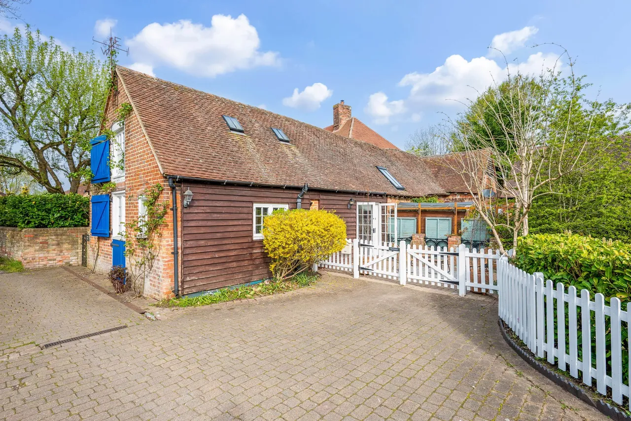 2 bed house for sale — The Granary Hook Road, North Warnborough, Hook, RG29 1EU