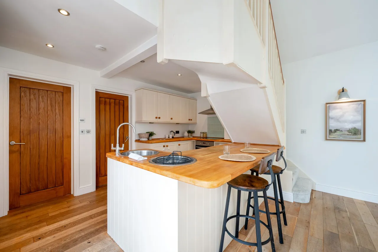 The Granary Hook Road, North Warnborough, Hook, RG29 1EU, photo 6