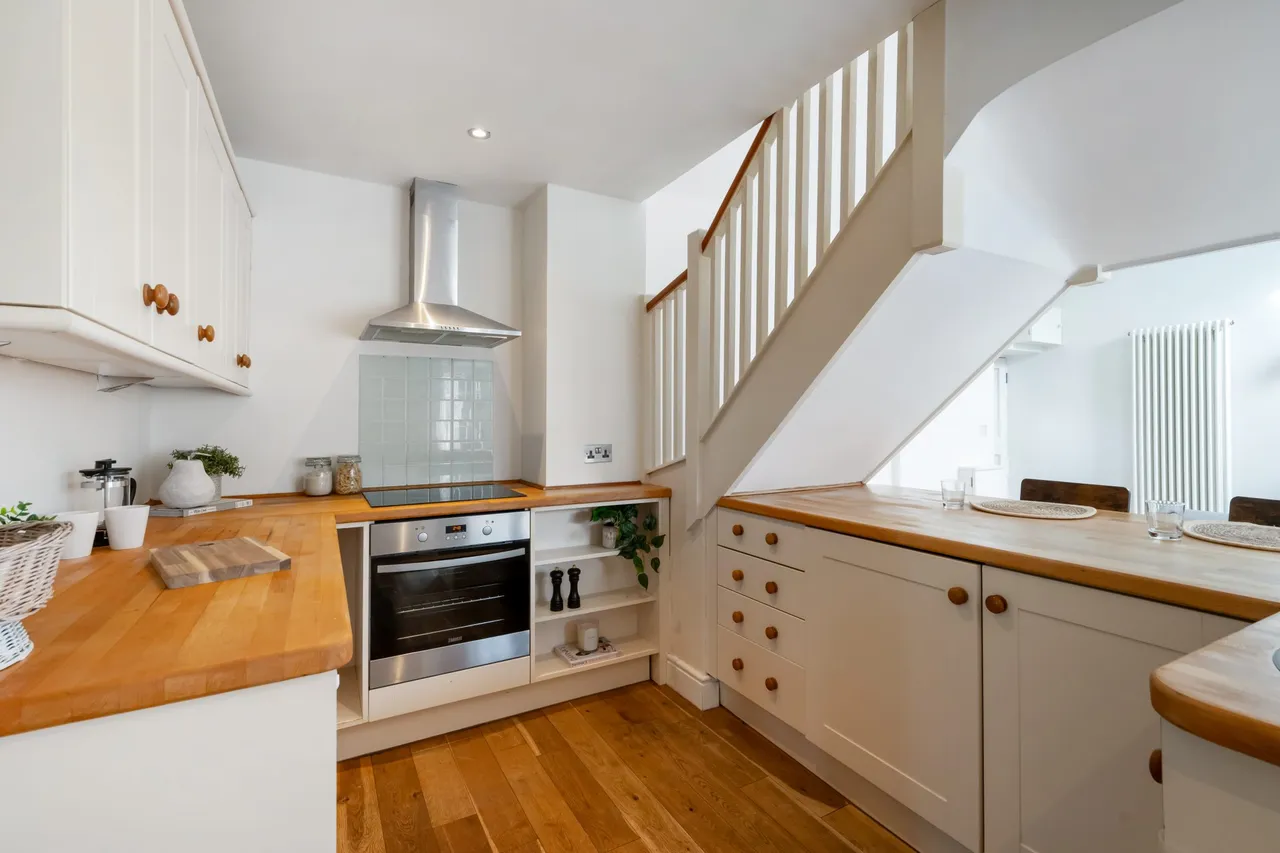The Granary Hook Road, North Warnborough, Hook, RG29 1EU, photo 4