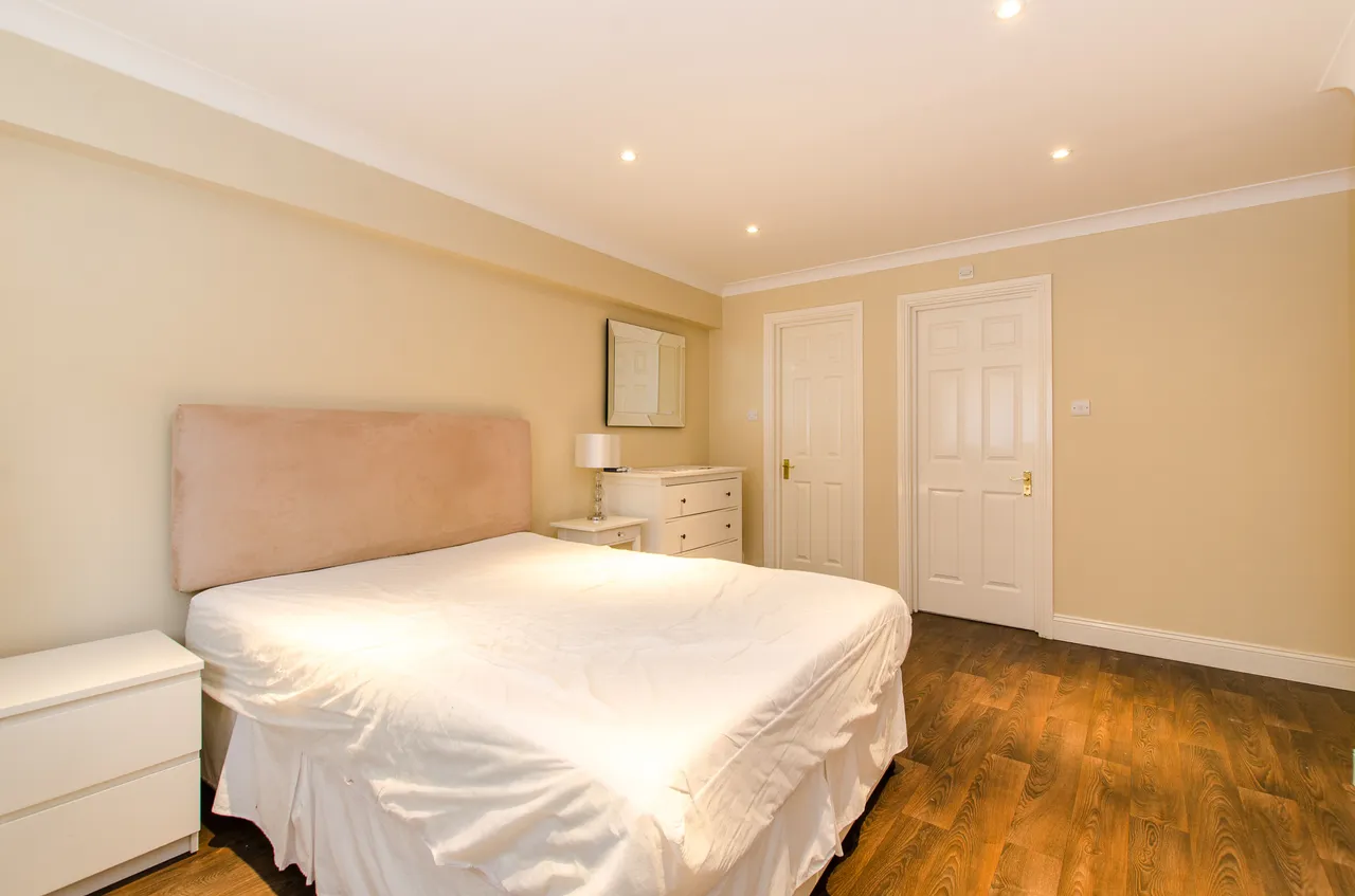 Flat 349, 300 Vauxhall Bridge Road, London, photo 9