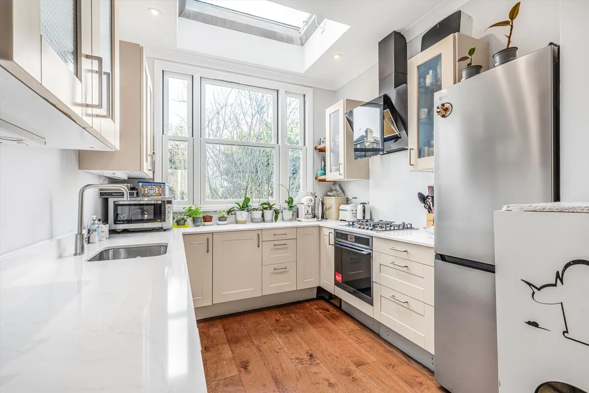 3 bed flat to rent, Friars Stile Road, Richmond, TW10