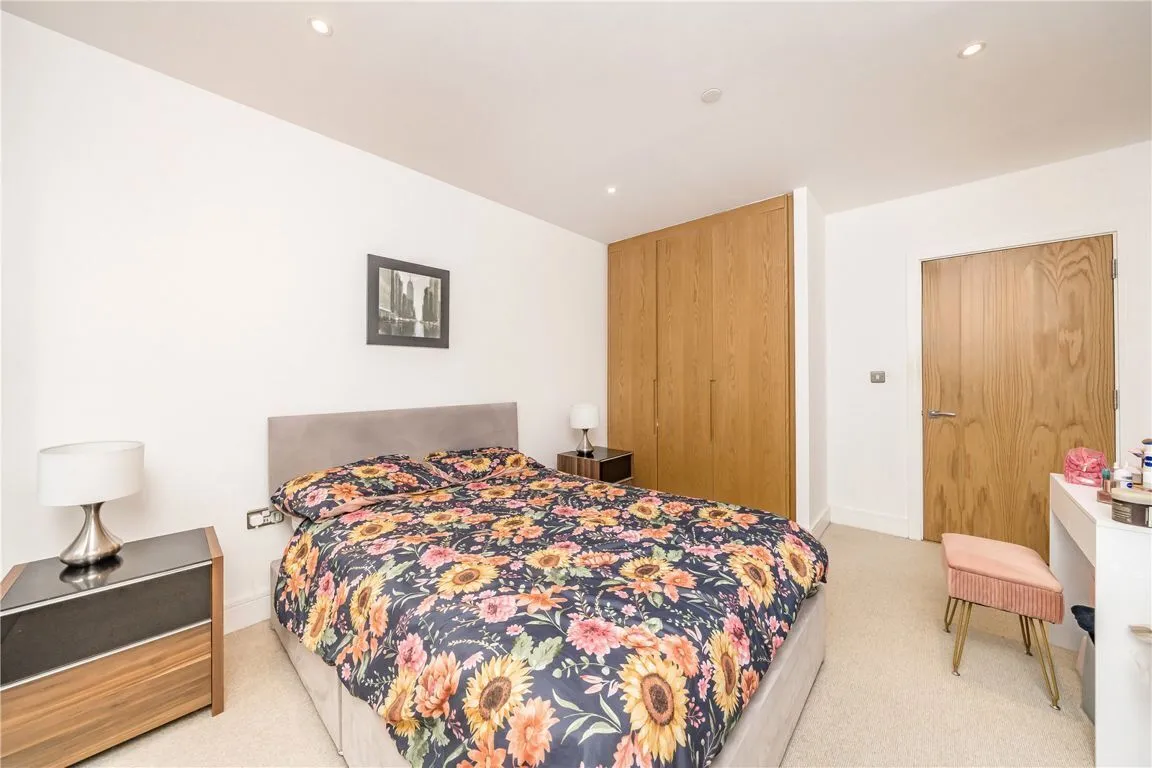 Caxton Street North, Royal Wharf, photo 5