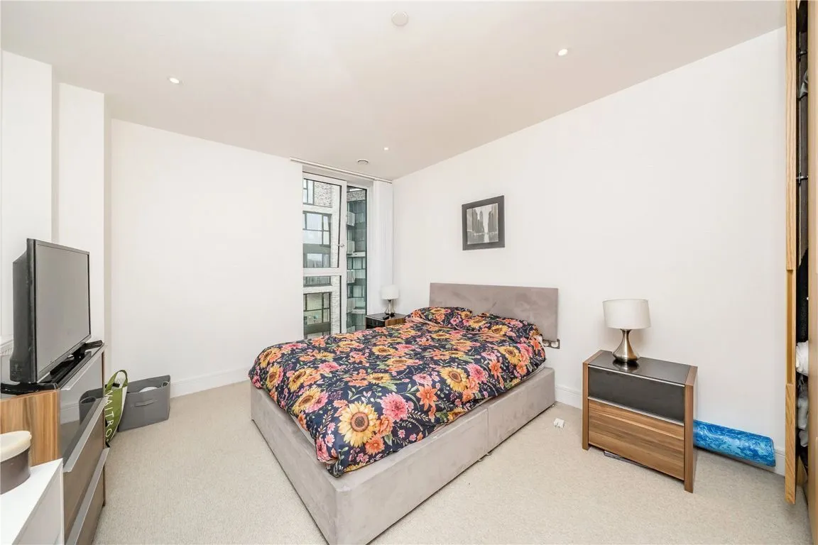 Caxton Street North, Royal Wharf, photo 6