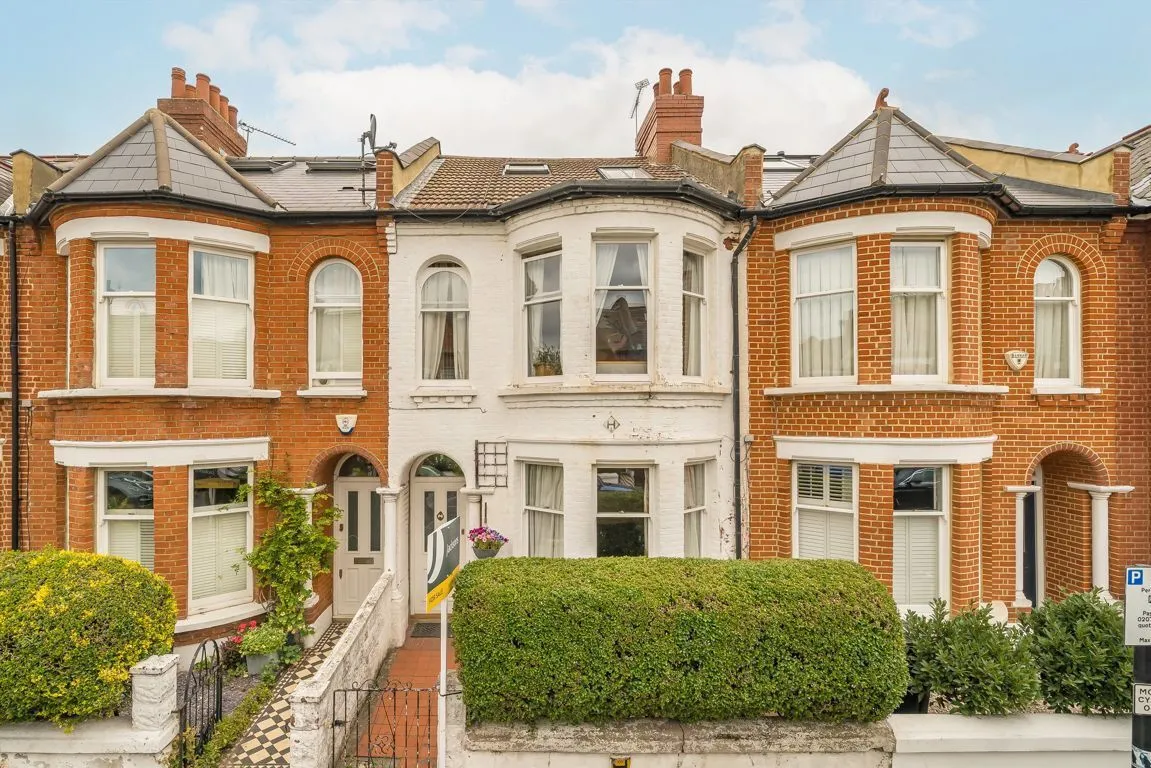 4 bed house for sale, Haverhill Road, SW12