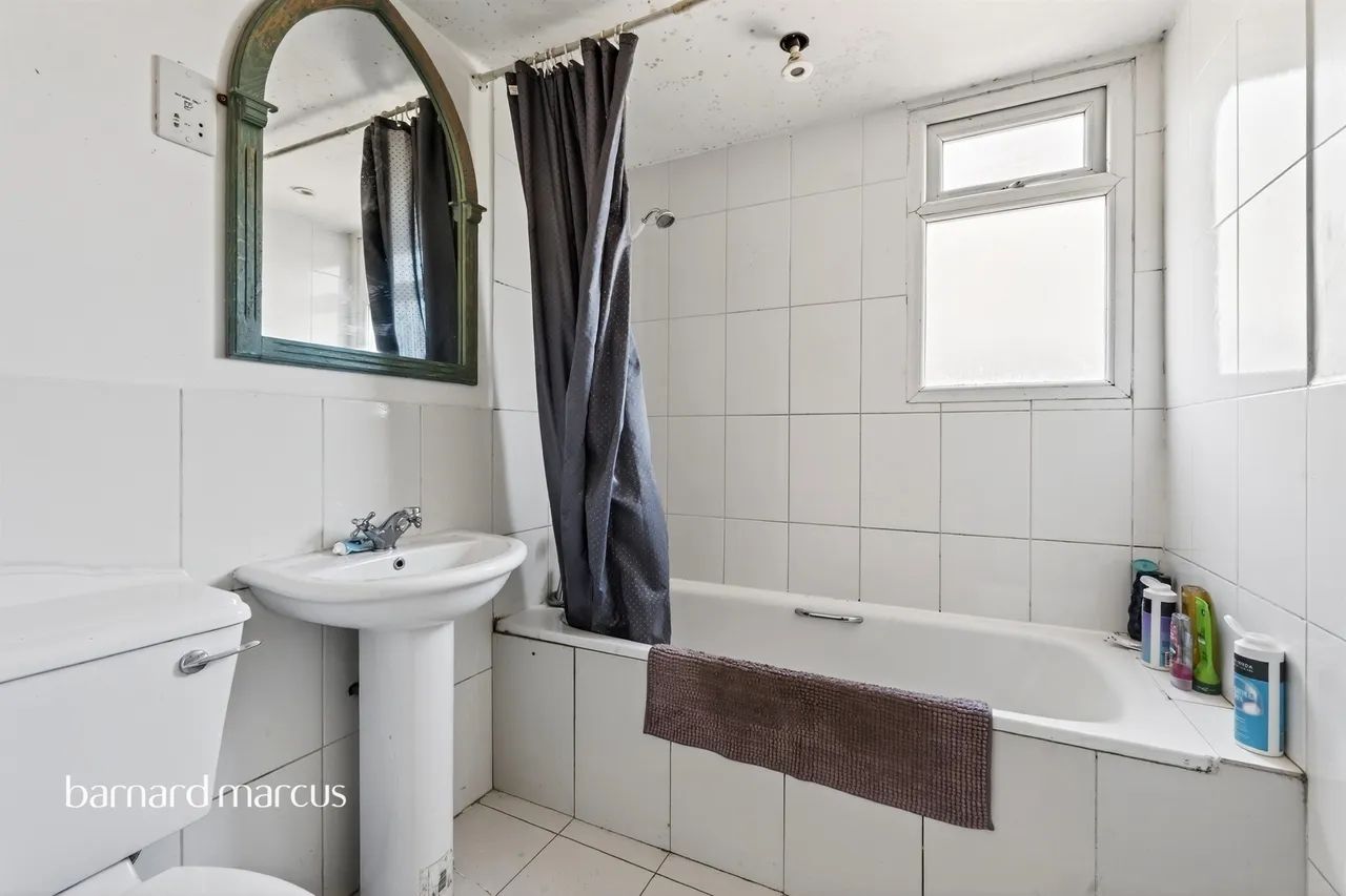 Woodcote Road, Epsom, KT18, photo 8