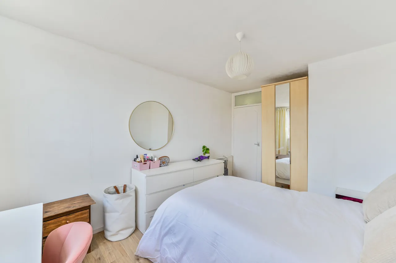 12 Staplehurst Court, 156 Northcote Road, London, photo 9