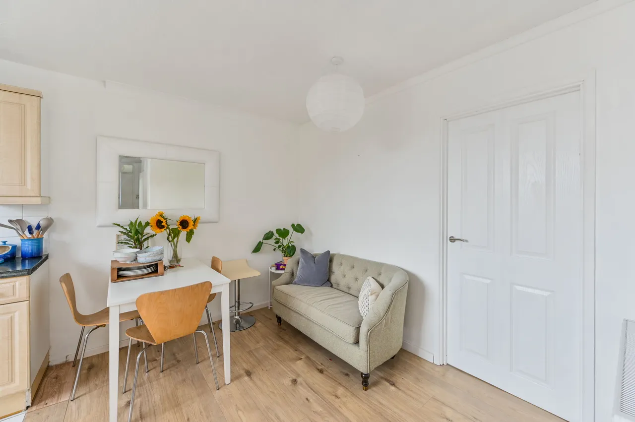 12 Staplehurst Court, 156 Northcote Road, London, photo 7