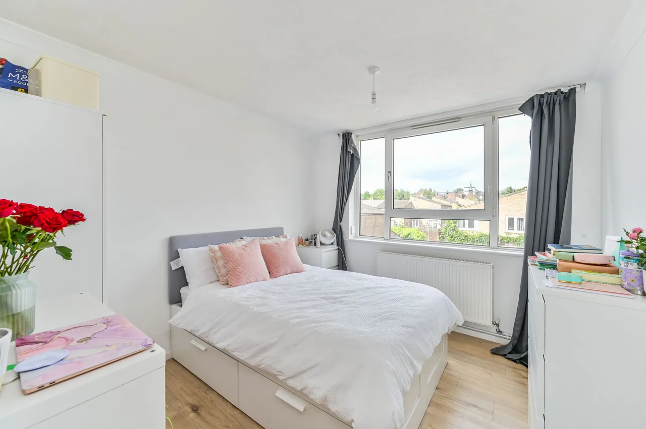 12 Staplehurst Court, 156 Northcote Road, London, photo 8