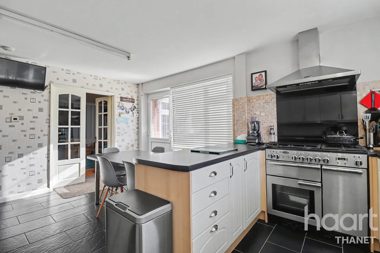 Tivoli Park Avenue, Margate, CT9, photo 6
