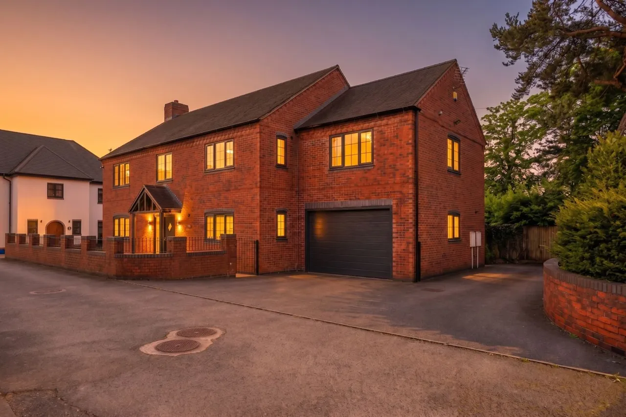 5 bed house for sale, Cheadle Road, Blythe Bridge, ST11