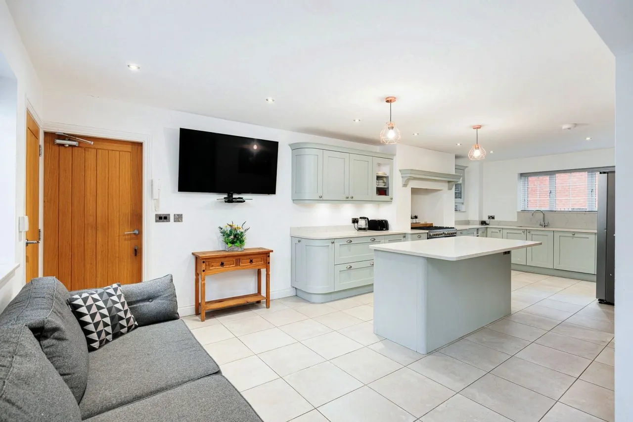 Cheadle Road, Blythe Bridge, ST11, photo 8