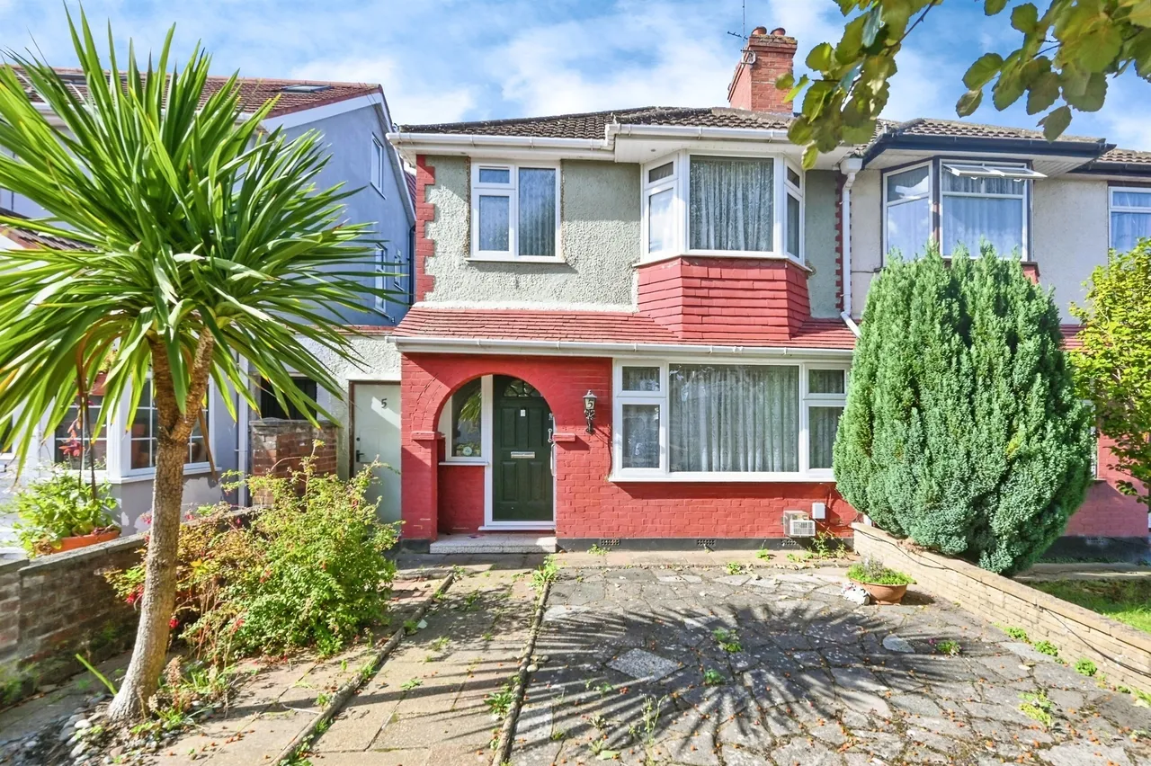3 bed house for sale — Perivale Gardens, WATFORD