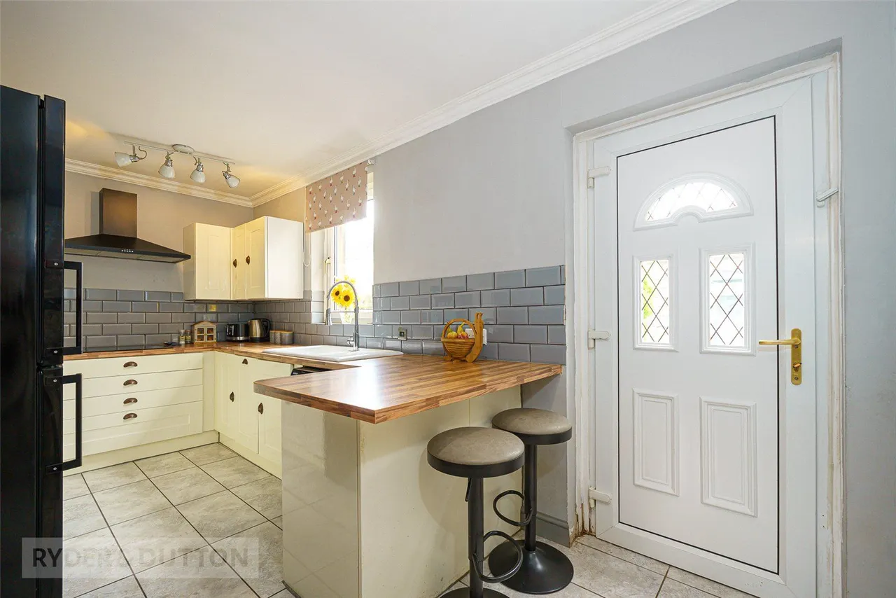 Hollin Avenue, Marsh, HD3, photo 2