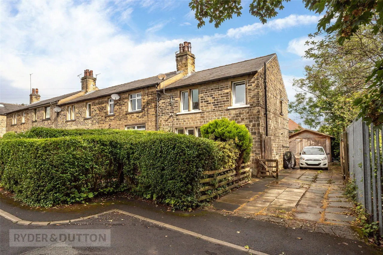 3 bed house for sale, Hollin Avenue, Marsh, HD3
