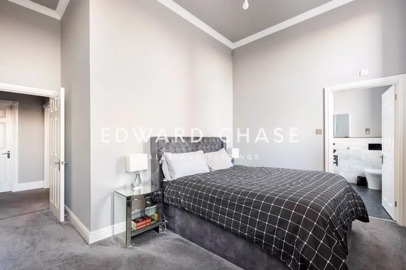 Rosebury Square, Woodford Green, IG8, photo 13