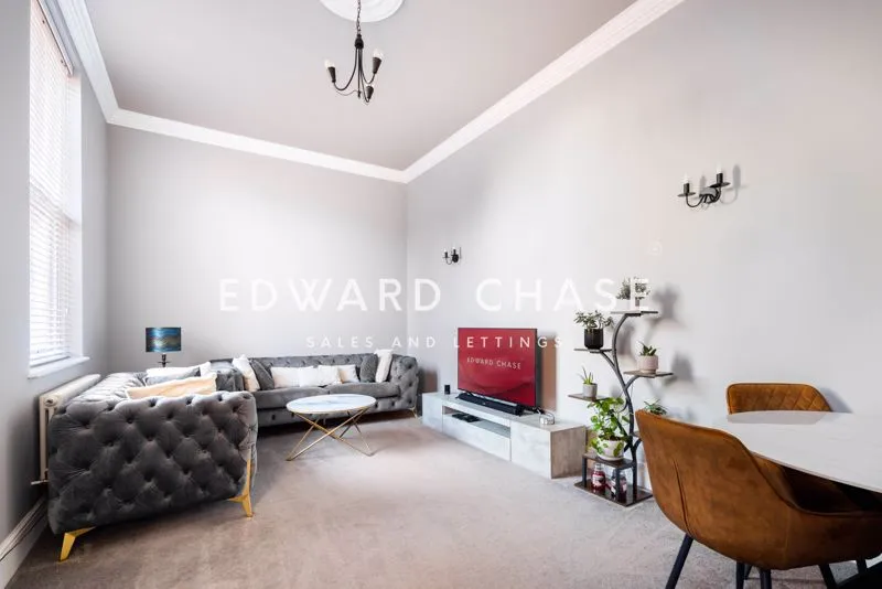 Rosebury Square, Woodford Green, IG8, photo 3
