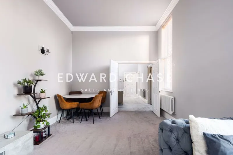 Rosebury Square, Woodford Green, IG8, photo 4