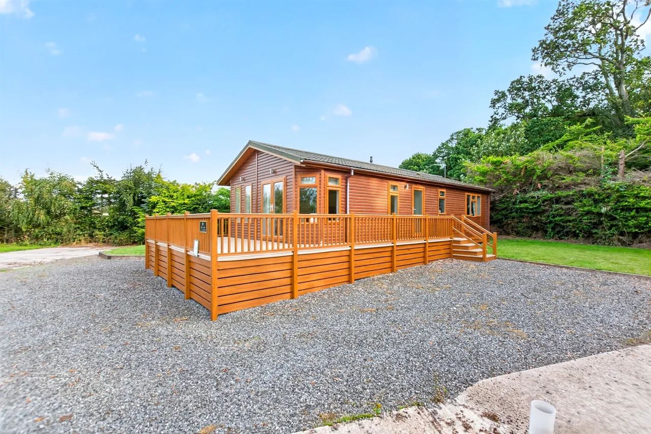 2 bed lodge for sale — Lochmanor Lodge Park, Dunning, Perth
