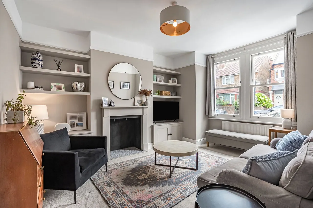 4 bed house for sale — Crowborough Road, Furzedown