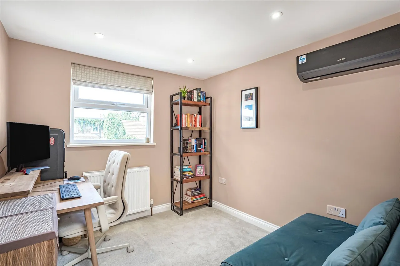 Crowborough Road, Furzedown, photo 8