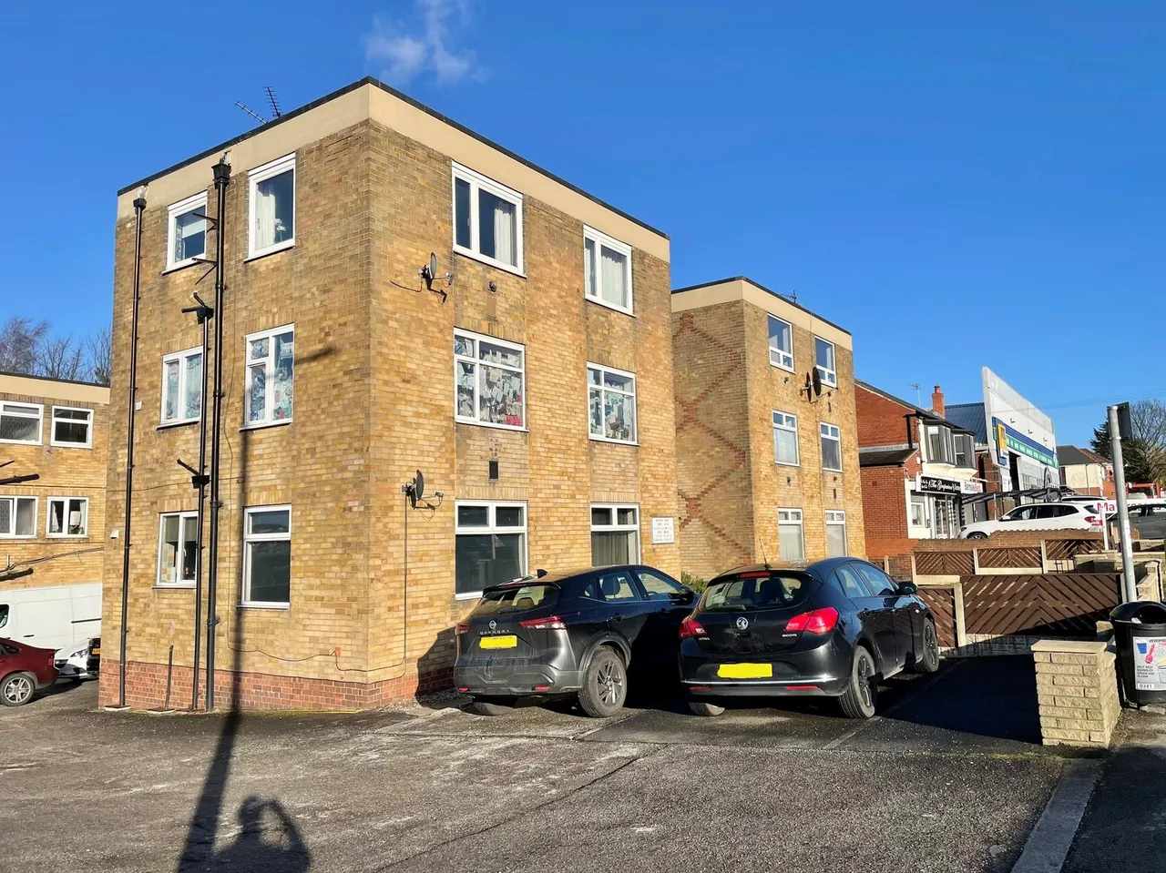 2 bed flat to rent, Huddersfield Road, Barnsley, S75