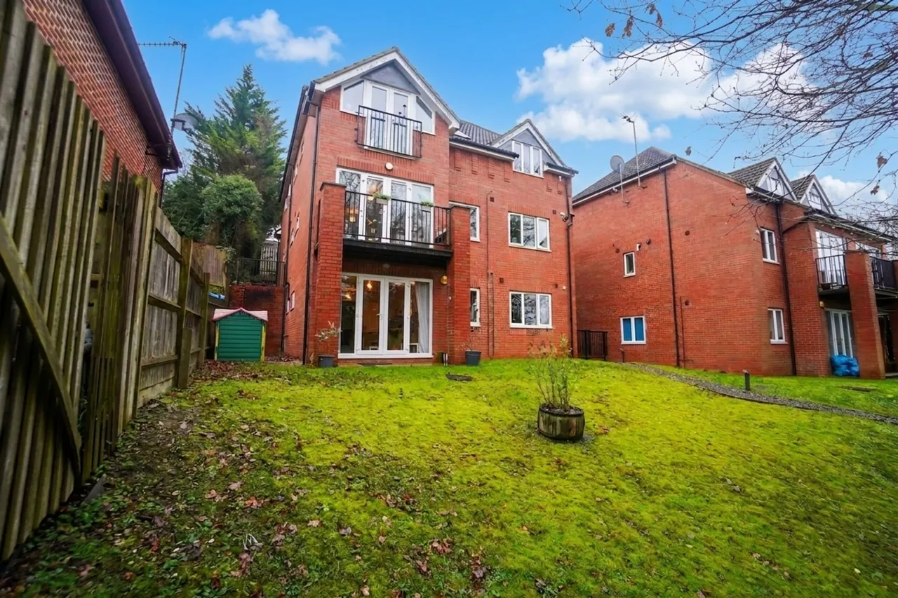 Conifer Rise, Goodearl Court, HP12, photo 7
