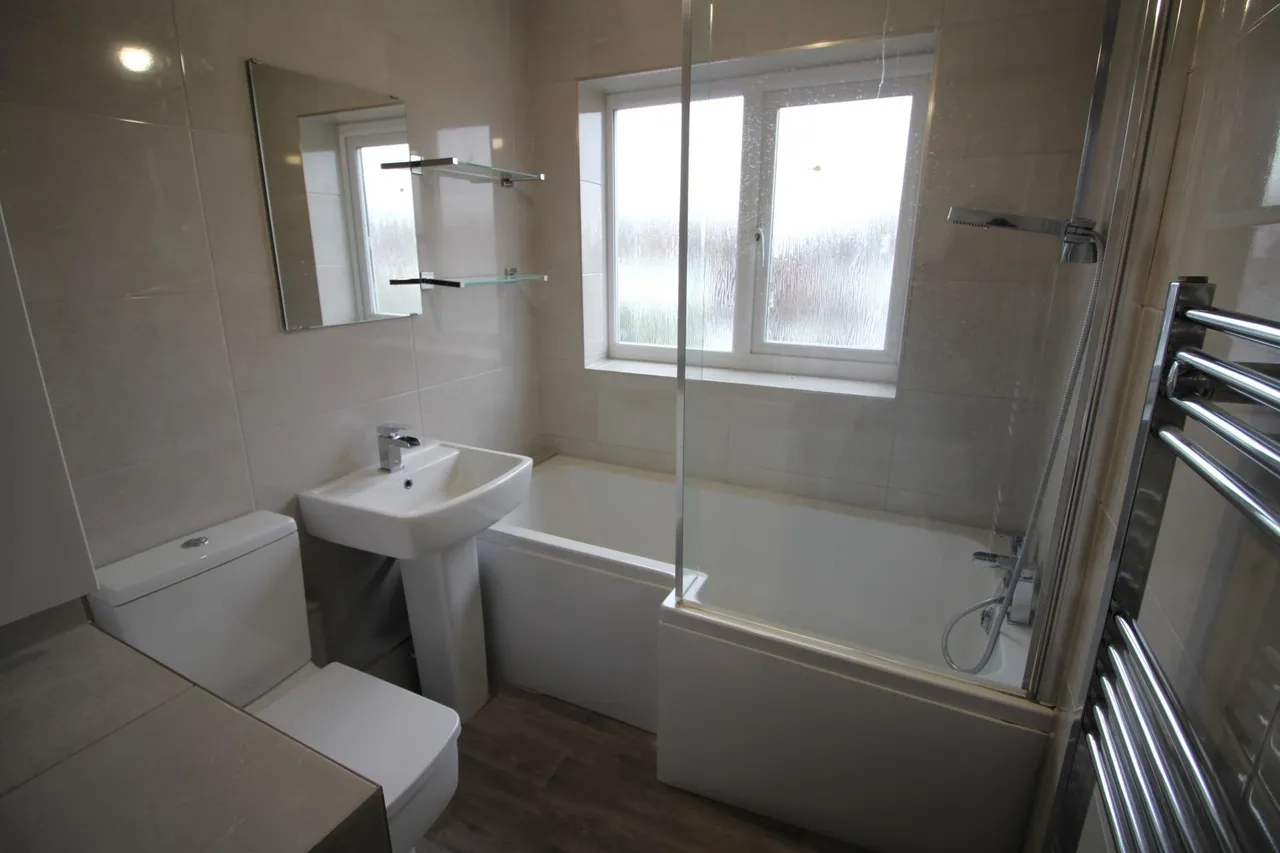 Fieldhead Avenue, Bury, BL8, photo 12